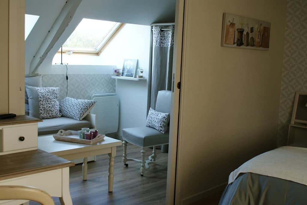 Chambre d'hôtes Ti Milin - Vue sur le petit salon accès communiquant avec l'espace nuit